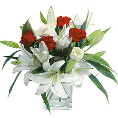 vazo içerisinde 4 gül 1 adet kazablanka  Kayseri çiçek 14 şubat sevgililer günü çiçek 