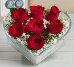 Kalp içerisinde 7 adet kırmızı gül  Kayseri çiçek çiçek satışı 