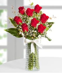 7 Adet vazoda kırmızı gül sevgiliye özel  Kayseri çiçek çiçek siparişi vermek 