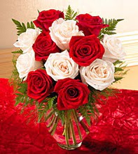  Kayseri çiçek çiçek online çiçek siparişi  5 adet kirmizi 5 adet beyaz gül cam vazoda