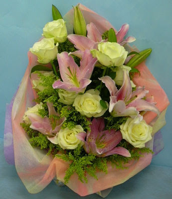 11 adet gül ve 2 adet kazablanka buketi  Kayseri çiçek online çiçek gönderme sipariş 