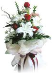  Kayseri çiçek internetten çiçek satışı  4 kirmizi gül , 1 dalda 3 kandilli kazablanka