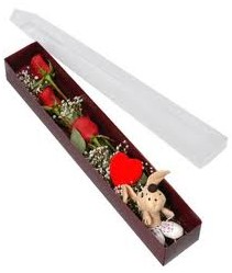 kutu içerisinde 3 adet gül ve oyuncak  Kayseri çiçek hediye sevgilime hediye çiçek 